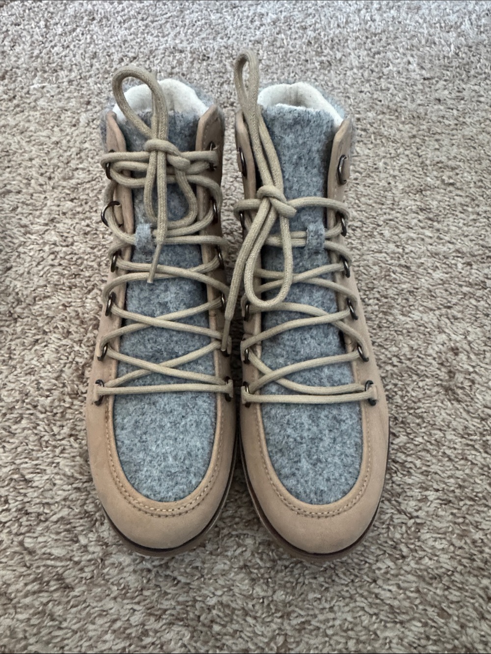 Sorel Women's Tan and Gray Lace-Up Winter Boot